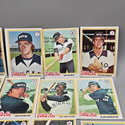 LOT 121: 1978 and 1980 Topps Baseball Cards - Eddie Murray, Paul Molitor, Reggie Jackson, Nolan Ryan and More