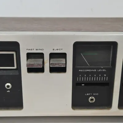LOT 73: Vintage Wollensak 3M Model 8050A Stereo 8-track Tape Player and Recorder