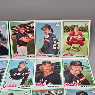LOT 121: 1978 and 1980 Topps Baseball Cards - Eddie Murray, Paul Molitor, Reggie Jackson, Nolan Ryan and More