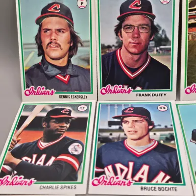 LOT 121: 1978 and 1980 Topps Baseball Cards - Eddie Murray, Paul Molitor, Reggie Jackson, Nolan Ryan and More