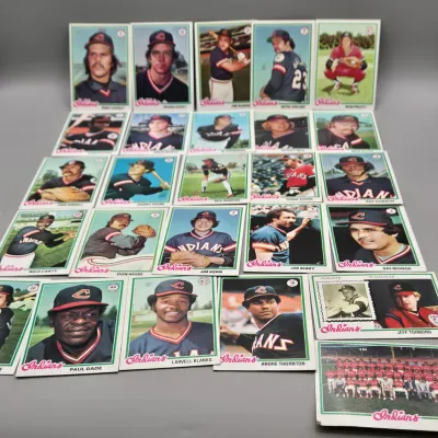 LOT 121: 1978 and 1980 Topps Baseball Cards - Eddie Murray, Paul Molitor, Reggie Jackson, Nolan Ryan and More