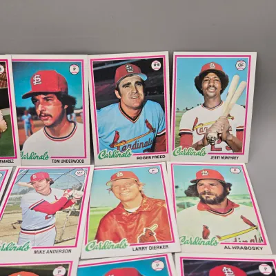 LOT 121: 1978 and 1980 Topps Baseball Cards - Eddie Murray, Paul Molitor, Reggie Jackson, Nolan Ryan and More