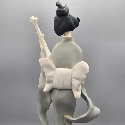 LOT 123: Vintage Giuseppe Armani Porcelain Figurine