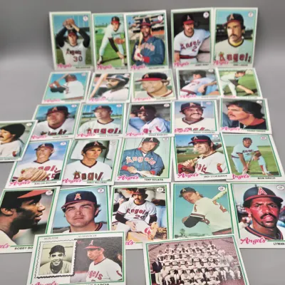 LOT 121: 1978 and 1980 Topps Baseball Cards - Eddie Murray, Paul Molitor, Reggie Jackson, Nolan Ryan and More