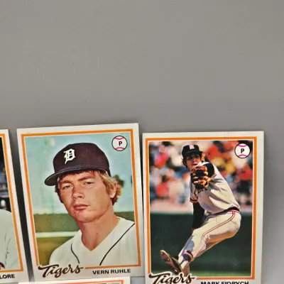 LOT 121: 1978 and 1980 Topps Baseball Cards - Eddie Murray, Paul Molitor, Reggie Jackson, Nolan Ryan and More