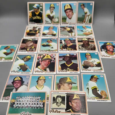 LOT 121: 1978 and 1980 Topps Baseball Cards - Eddie Murray, Paul Molitor, Reggie Jackson, Nolan Ryan and More