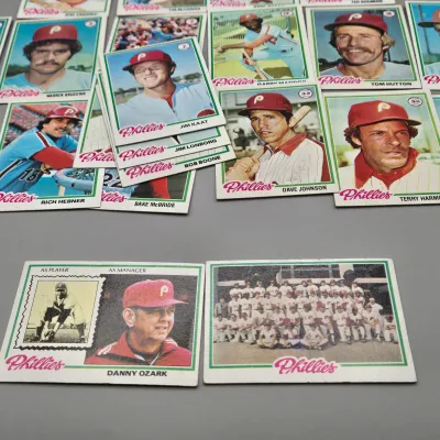 LOT 121: 1978 and 1980 Topps Baseball Cards - Eddie Murray, Paul Molitor, Reggie Jackson, Nolan Ryan and More