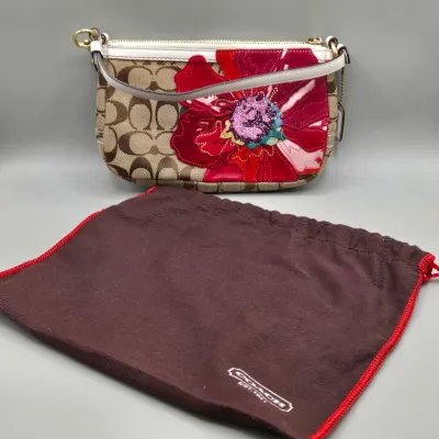 LOT 143: Coach Signature Poppy Floral Demi Clutch