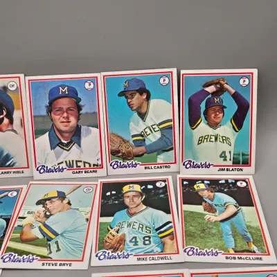 LOT 121: 1978 and 1980 Topps Baseball Cards - Eddie Murray, Paul Molitor, Reggie Jackson, Nolan Ryan and More