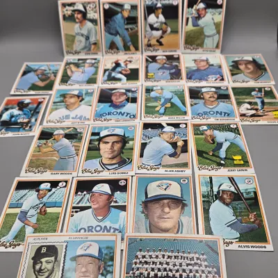 LOT 121: 1978 and 1980 Topps Baseball Cards - Eddie Murray, Paul Molitor, Reggie Jackson, Nolan Ryan and More