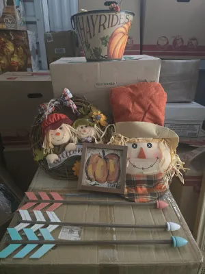 Sale Photo Thumbnail #154: Lot of fall decor