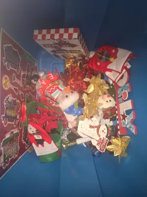 Sale Photo Thumbnail #192: Tote of xmas decor