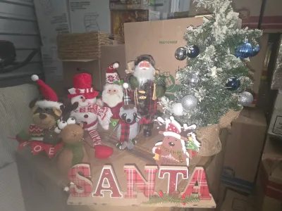 Sale Photo Thumbnail #191: Tote of xmas decor