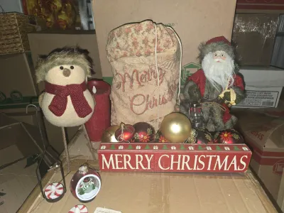 Sale Photo Thumbnail #158: Small Christmas lot
