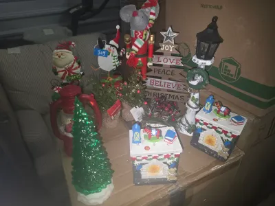 Sale Photo Thumbnail #193: Tote of xmas decor
