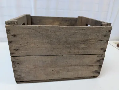 Vintage Wooden Box HEARTY-VA. INC MT. JACKSON, VA. - Smalley Package Company Berryville, VA.