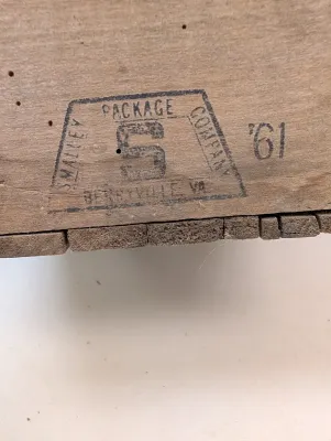 Vintage Wooden Box HEARTY-VA. INC MT. JACKSON, VA. - Smalley Package Company Berryville, VA.
