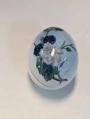 1991 Copenhagen Porcelain Egg LE Of 5000 - No. 4 . 166, Hand Painted Delft & Blue & White Trinket Boxes