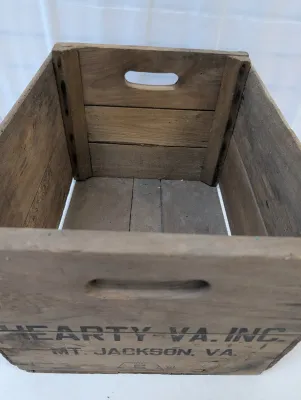 Vintage Wooden Box HEARTY-VA. INC MT. JACKSON, VA. - Smalley Package Company Berryville, VA.