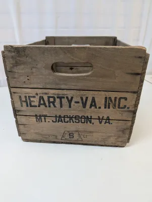 Vintage Wooden Box HEARTY-VA. INC MT. JACKSON, VA. - Smalley Package Company Berryville, VA.