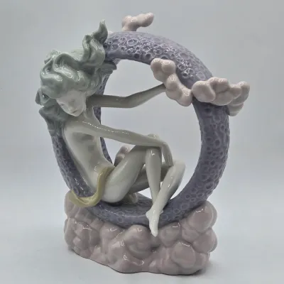 LOT 17L: Retired Vintage Lladró Porcelain Figurine Titled "Full Moon"