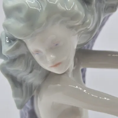 LOT 17L: Retired Vintage Lladró Porcelain Figurine Titled "Full Moon"