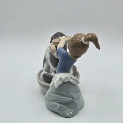 LOT 23L: Retired Lladró Bashful Bather Porcelain Figurine