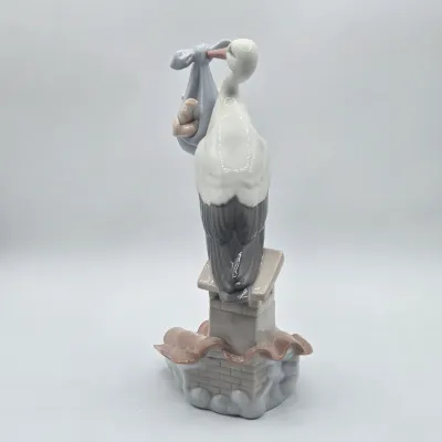 LOT 31L: Retired Porcelain Figurine Lladró "New Arrival"