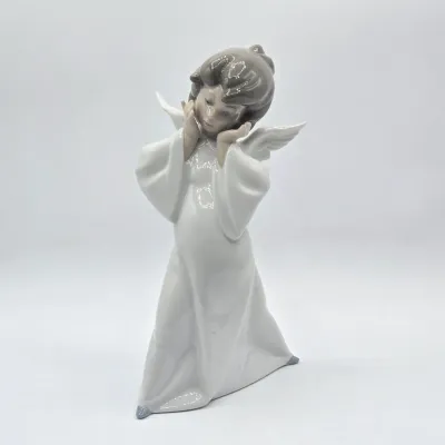 LOT 19L: Lladro Mime Angel Figurine