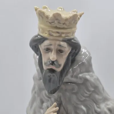 LOT 33L: King Gaspar Nativity Porcelain Figurine by Lladró