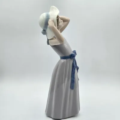 LOT 39L: Retired Lladró Porcelain Figurine Titled "Coy"