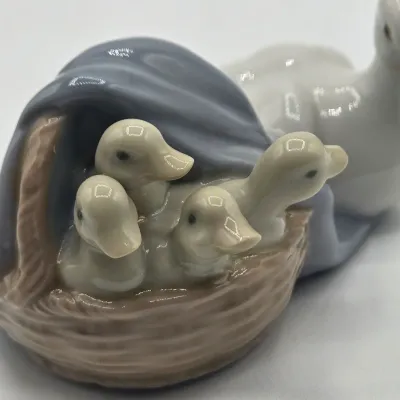 LOT 25L: Vintage Lladró Ducklings Porcelain Figurine/ Approximately 3.5"×3.5"