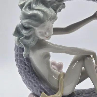 LOT 17L: Retired Vintage Lladró Porcelain Figurine Titled "Full Moon"