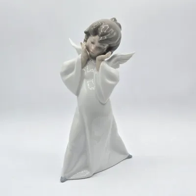 LOT 19L: Lladro Mime Angel Figurine