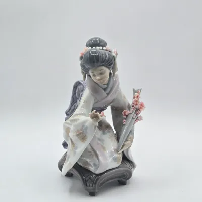 LOT 13L: Retired Lladró "Kiyoko" Geisha Figurine Sculpted by Salvador Debón and Produced in Spain