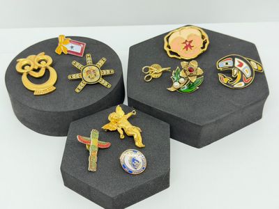 LOT 327: Gold Tone Pin Collection