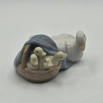 LOT 25L: Vintage Lladró Ducklings Porcelain Figurine/ Approximately 3.5"×3.5"