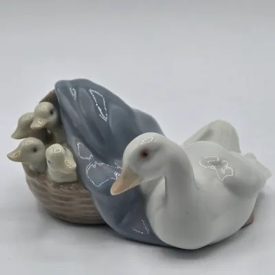 LOT 25L: Vintage Lladró Ducklings Porcelain Figurine/ Approximately 3.5"×3.5"