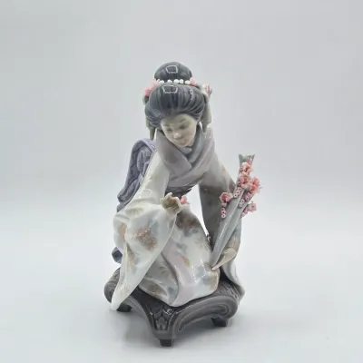 LOT 13L: Retired Lladró "Kiyoko" Geisha Figurine Sculpted by Salvador Debón and Produced in Spain