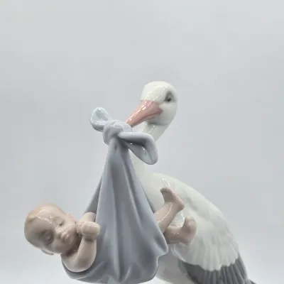 LOT 31L: Retired Porcelain Figurine Lladró "New Arrival"