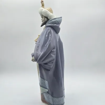 LOT 34L: Lladró King Balthasar Nativity Porcelain Figurine
