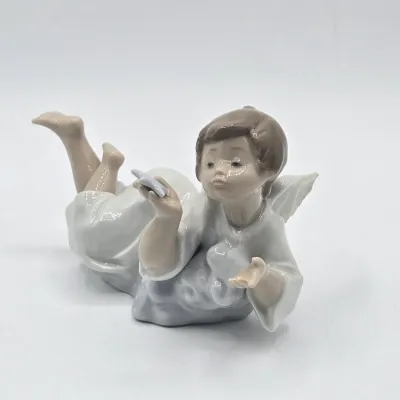 LOT 27L: Retired Lladró "Making a Wish" Angel Porcelain Figurine