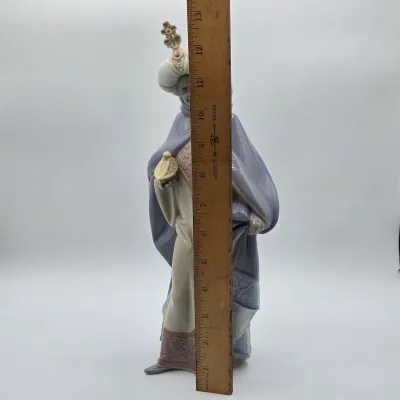 LOT 34L: Lladró King Balthasar Nativity Porcelain Figurine
