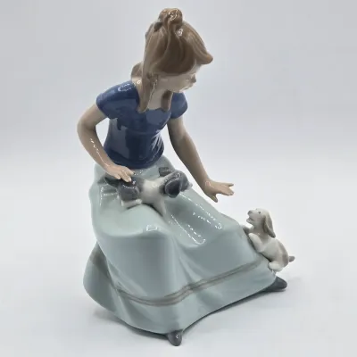LOT 24L: Vintage Glazed Porcelain Figurine Titled "Playmates" by NAO by Lladró