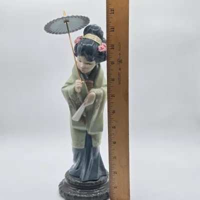 LOT 10L: Lladró "Oriental Spring" Porcelain Figurine