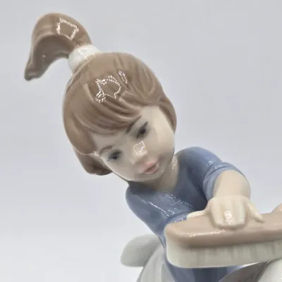 LOT 23L: Retired Lladró Bashful Bather Porcelain Figurine