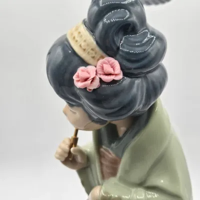 LOT 10L: Lladró "Oriental Spring" Porcelain Figurine