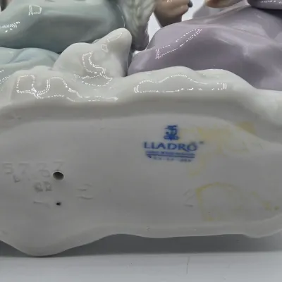 LOT 22L: Retired Lladró "Angel Care" Porcelain Figurine