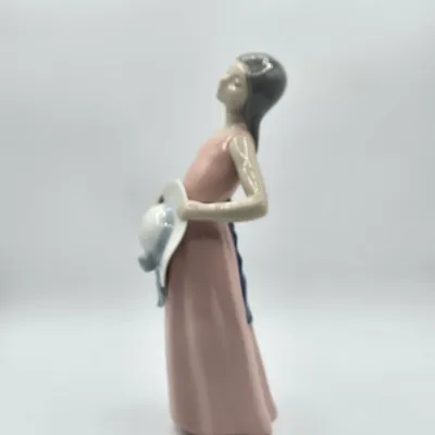 LOT 38L: Retired Lladró "The Dreamer" Porcelain Figurine