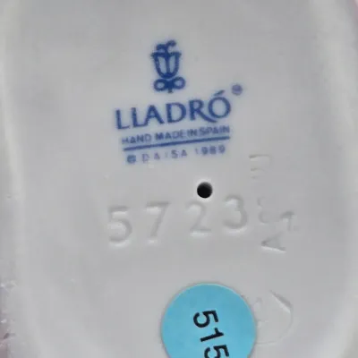 LOT 29L: Retired Lladro "Heavenly Chimes" Porcelain Figurine